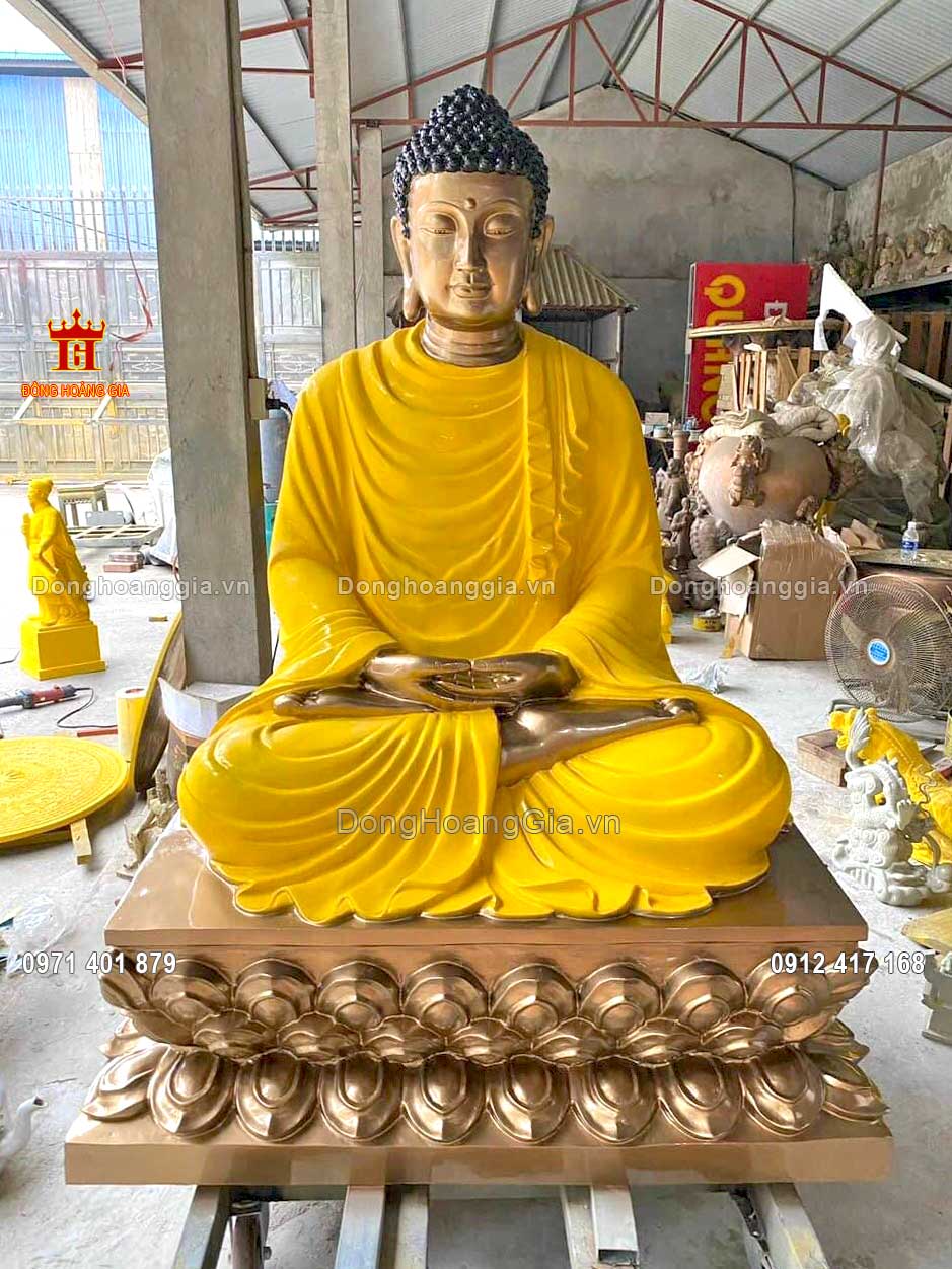 Pho tượng Phật Bổn Sư Thích Ca Mâu Ni bằng đồng được chế tác thủ công tinh xảo